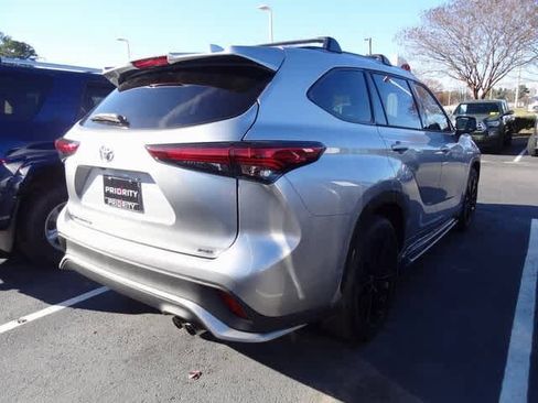 Used 2023 Toyota Highlander XSE image 4