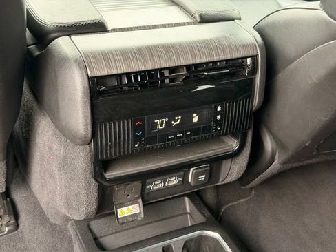Used 2024 Jeep Wagoneer Series III AWD/4WD image 14