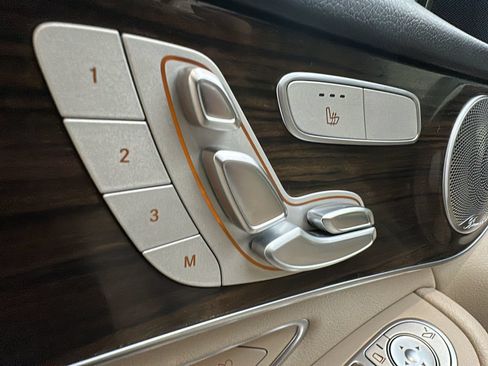 Used 2019 Mercedes-Benz GLC 300 4MATIC image 13