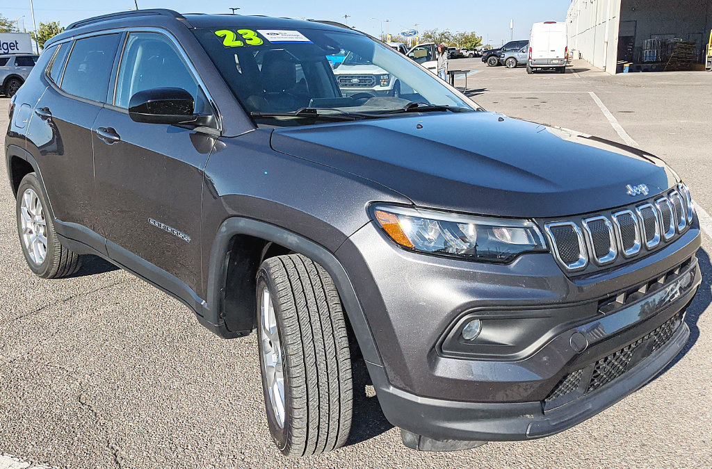 Used 2022 Jeep Compass Latitude AWD/4WD image 1