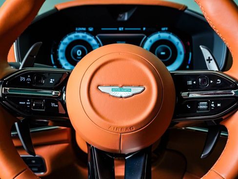 Used 2025 Aston Martin DBX 707 image 25