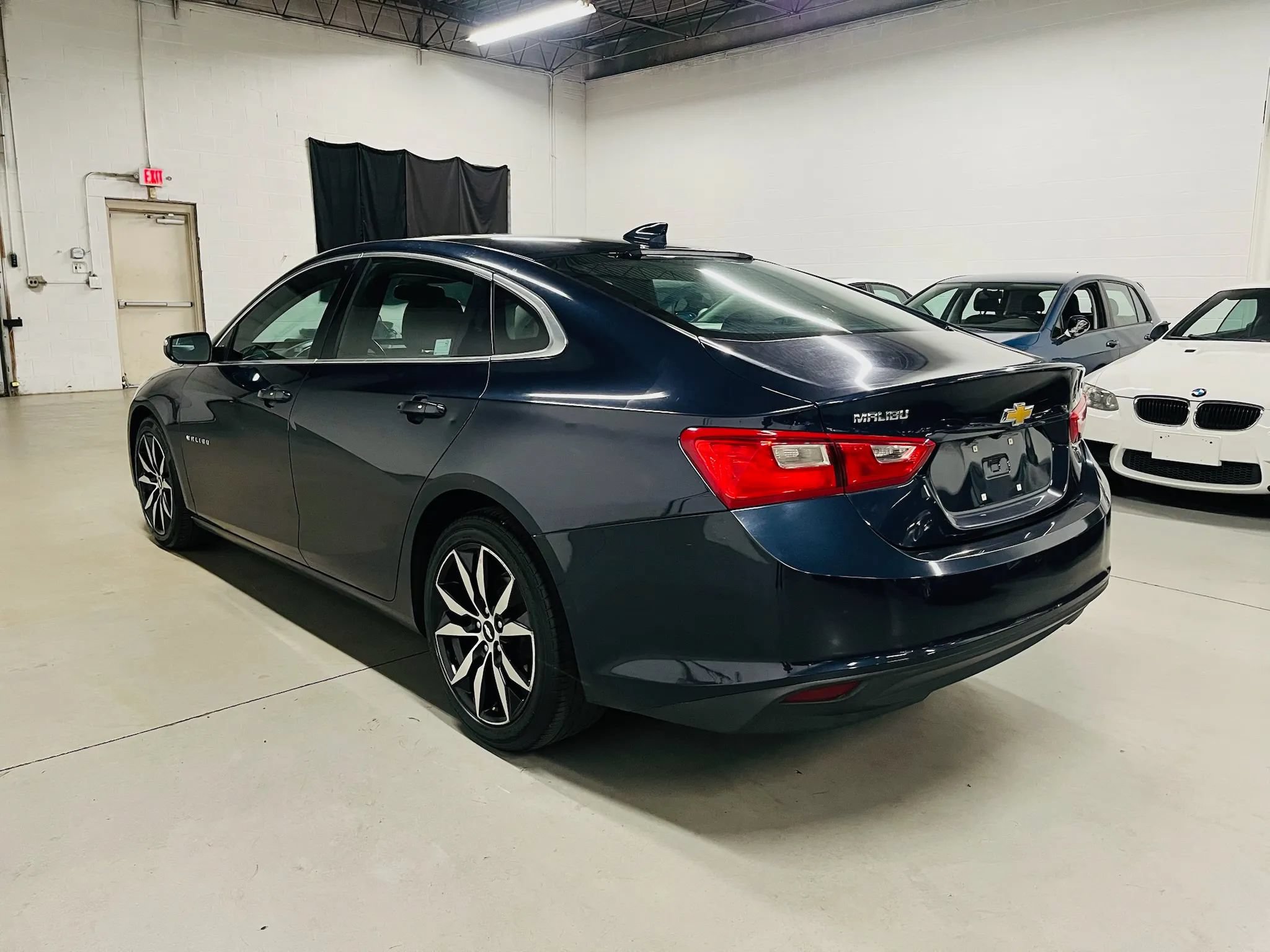 Used 2018 Chevrolet Malibu LT w/ Leather Package FWD image 6