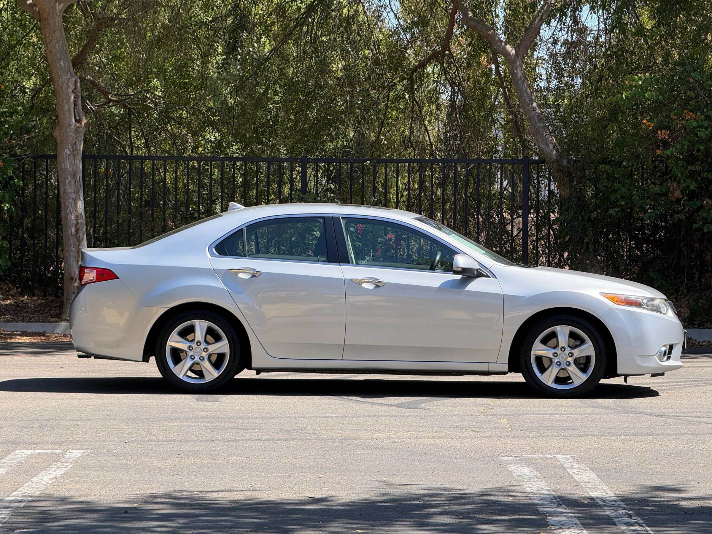 Used 2011 Acura TSX Sedan FWD image 2