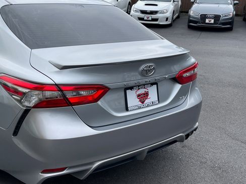 Used 2018 Toyota Camry SE image 6