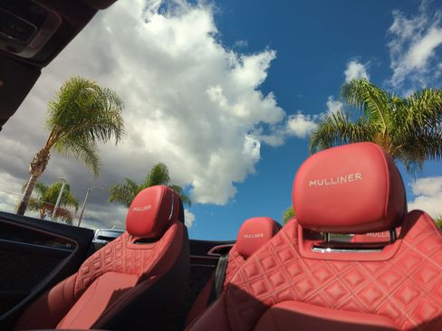 Used 2021 Bentley Continental GT V8 image 28