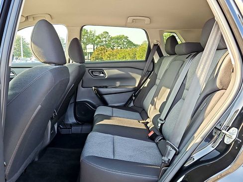 Used 2025 Nissan Rogue SV FWD image 10