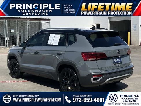 Used 2023 Volkswagen Taos SE w/ Panoramic Sunroof Package FWD image 8