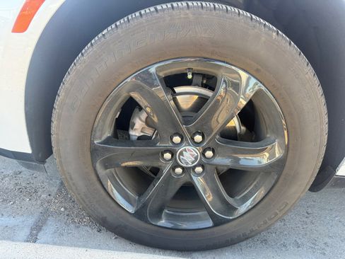 Used 2024 Buick Enclave Essence w/ Experience Buick Package image 5