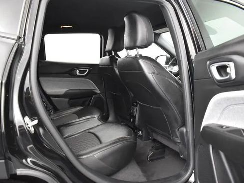 Used 2024 Jeep Compass Latitude AWD/4WD image 18