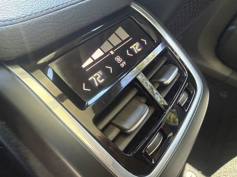 Used 2016 Volvo XC90 T6 Momentum w/ Momentum Plus Package AWD/4WD image 24