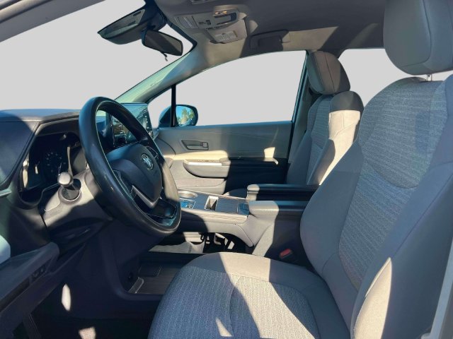 Used 2021 Toyota Sienna LE FWD image 18