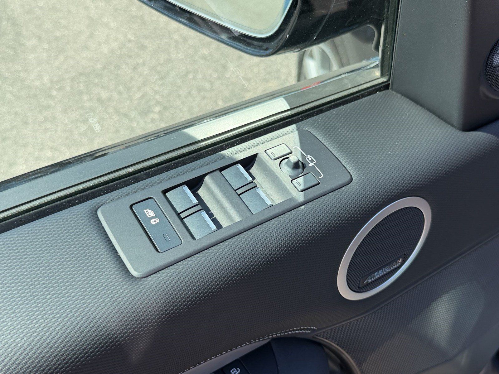 New 2026 Land Rover Discovery Dynamic SE AWD/4WD image 15