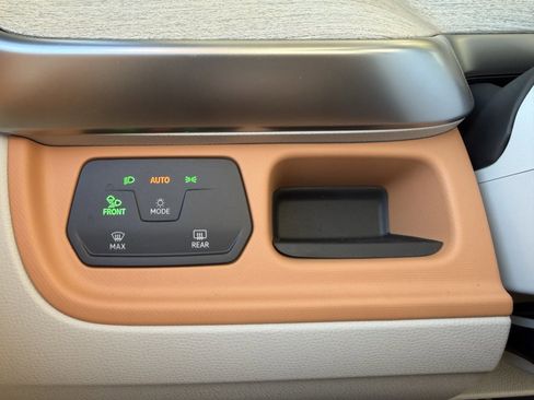 Used 2025 Volkswagen ID. Buzz 1st Edition image 27