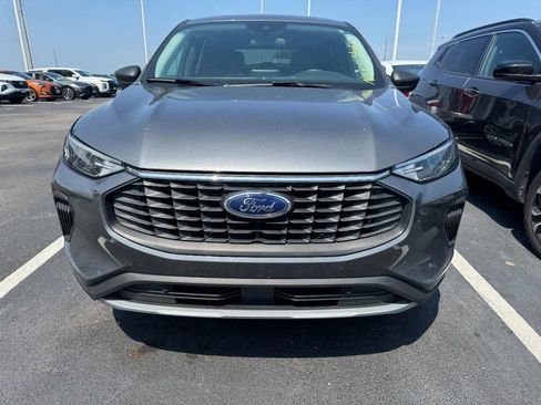 Used 2025 Ford Escape Active AWD/4WD image 2