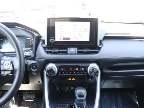 Used 2025 Toyota RAV4 XLE image 19