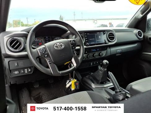 Used 2022 Toyota Tacoma TRD Off-Road AWD/4WD image 13