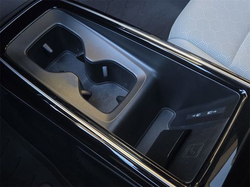 Certified 2024 Volkswagen ID.4 S image 18