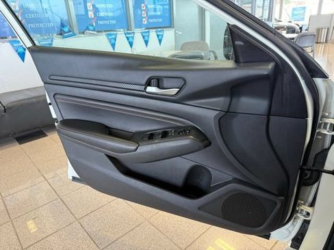 Used 2022 Nissan Altima 2.0 SR FWD image 19
