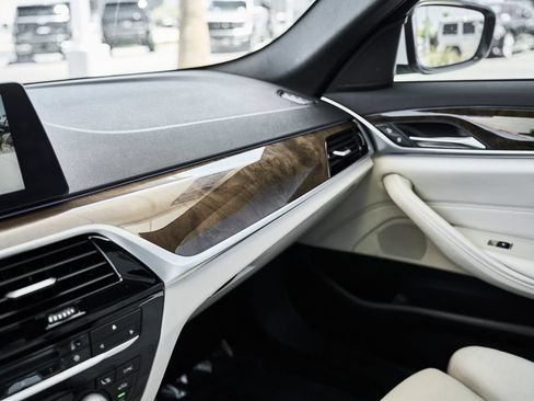 Used 2018 BMW 540i w/ Premium Package RWD image 43