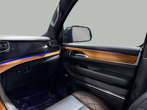 Used 2024 Jeep Grand Wagoneer L Series III image 26