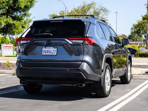 Used 2021 Toyota RAV4 XLE w/ Carpet Mat Package (TMS) FWD image 6