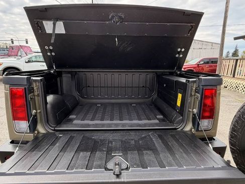 Used 2005 HUMMER H2 SUT w/ Preferred Equipment Group AWD/4WD image 31