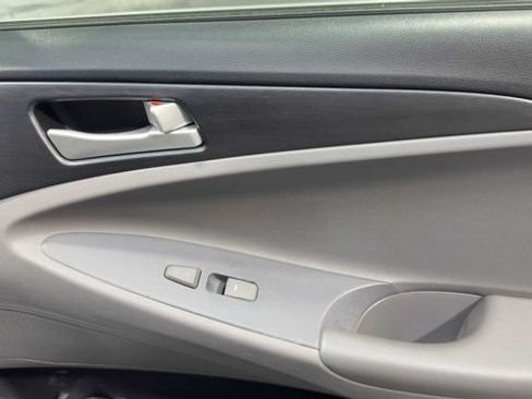 Used 2012 Hyundai Sonata GLS FWD image 12