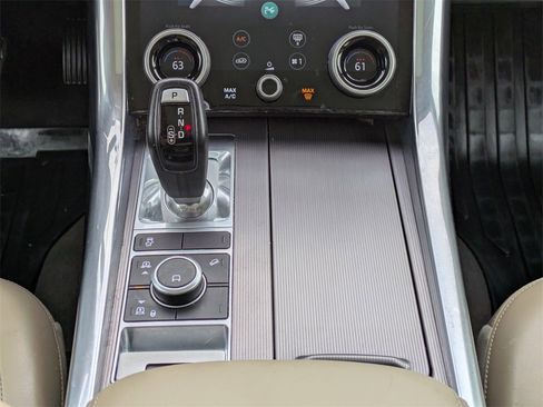 Used 2020 Land Rover Range Rover Sport HSE image 17