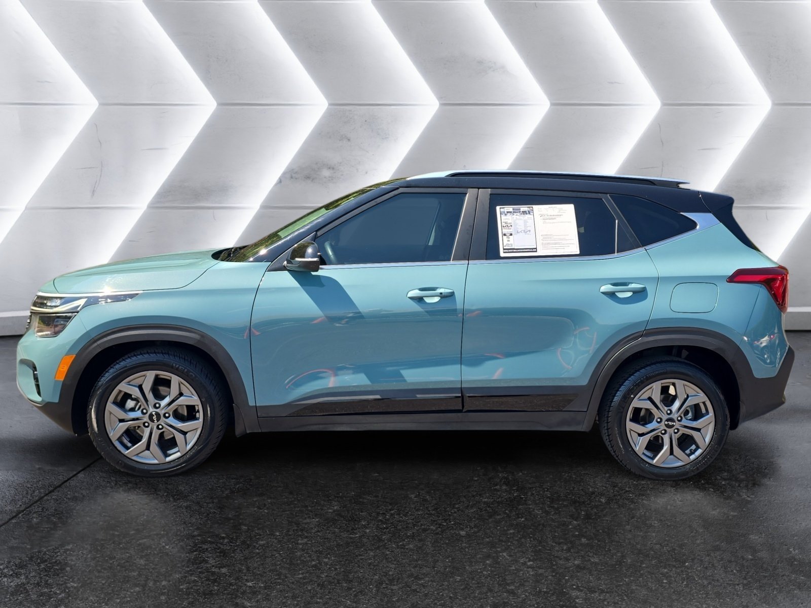Used 2024 Kia Seltos S FWD image 2