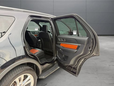 Used 2019 Ford Explorer XLT w/ Equipment Group 202A AWD/4WD image 19