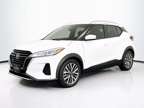 Used 2021 Nissan Kicks SV image 3