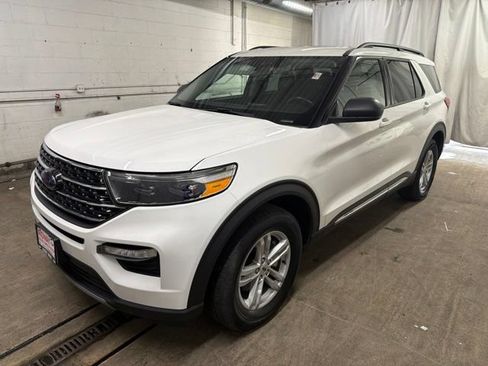 Used 2021 Ford Explorer XLT w/ Equipment Group 202A AWD/4WD image 2