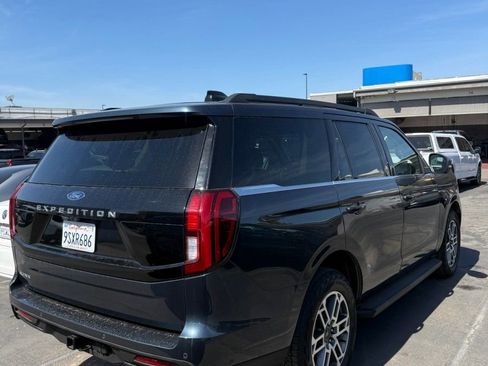 Used 2025 Ford Expedition Active AWD/4WD image 6