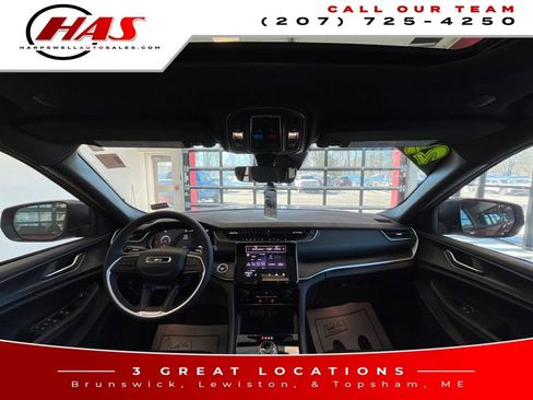 Used 2025 Jeep Grand Cherokee Laredo X w/ Trailer Tow Package image 15