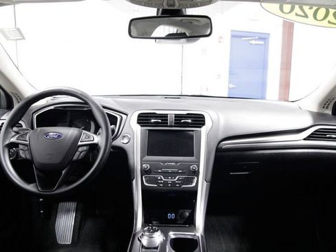 Used 2020 Ford Fusion SE image 16