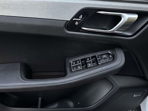 Used 2023 Porsche Macan Turbo image 17