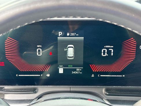 Used 2025 Kia Carnival FWD image 14