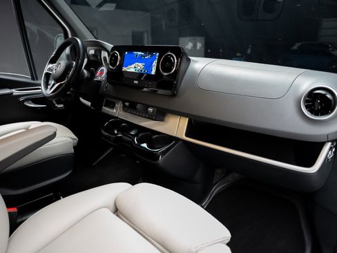 Used 2021 Mercedes-Benz Sprinter 3500 image 54