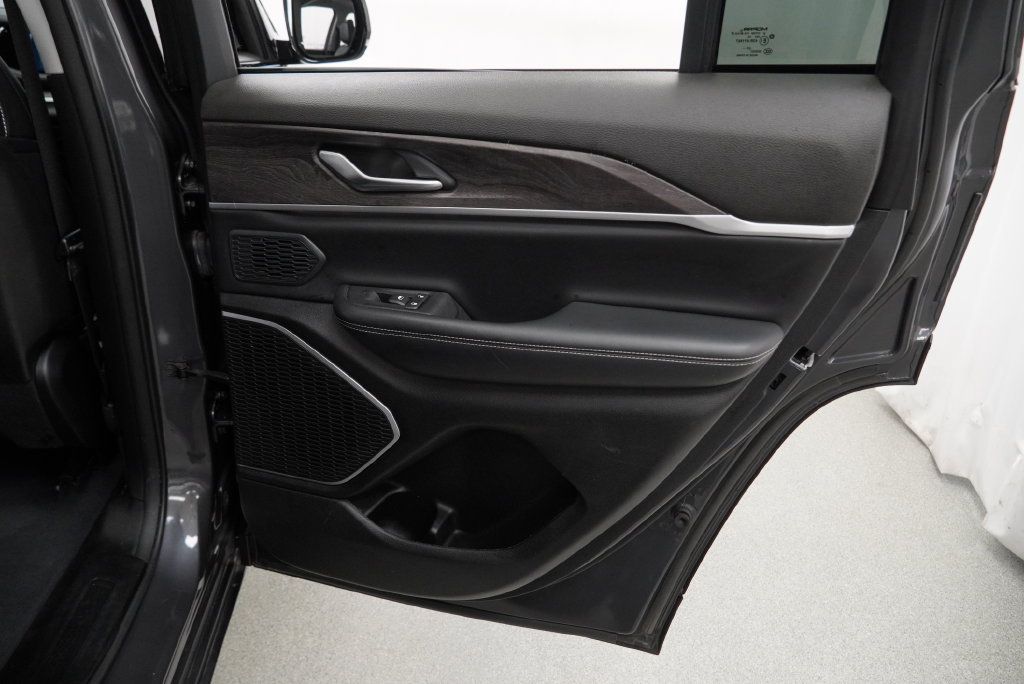 Used 2023 Jeep Grand Cherokee 4WD 4xe image 41