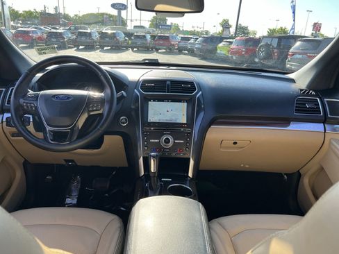 Used 2017 Ford Explorer Limited w/ Equipment Group 301A AWD/4WD image 31