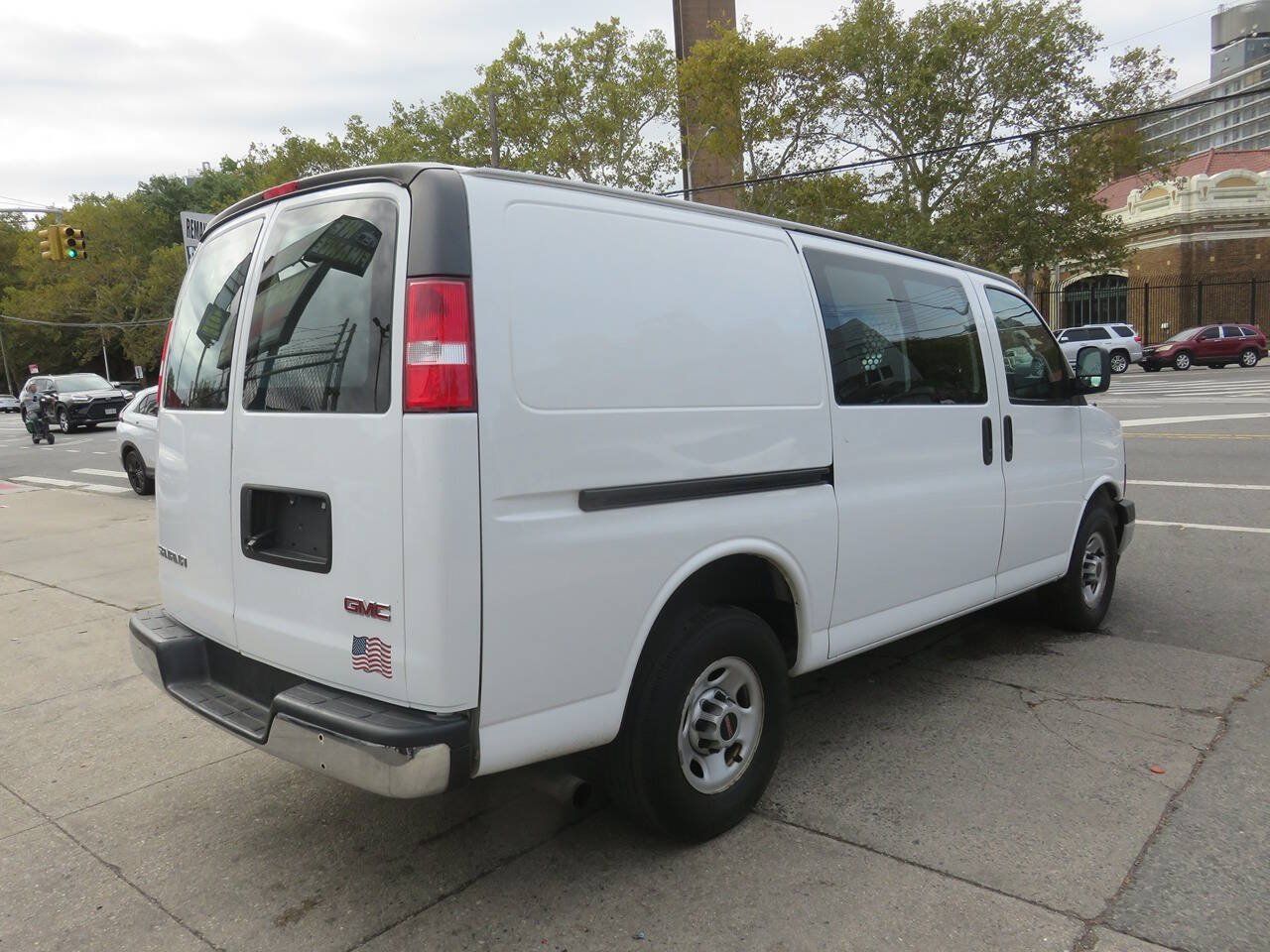 Used 2019 GMC Savana 2500 w/ Driver Convenience Package RWD image 6