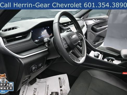 Used 2025 Jeep Grand Cherokee L Altitude AWD/4WD image 24