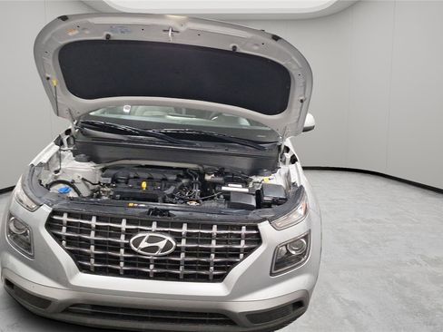 Used 2023 Hyundai Venue SEL FWD image 9