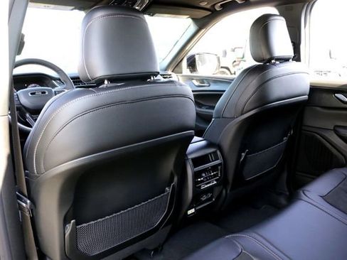 New 2025 Jeep Grand Cherokee Altitude RWD image 17