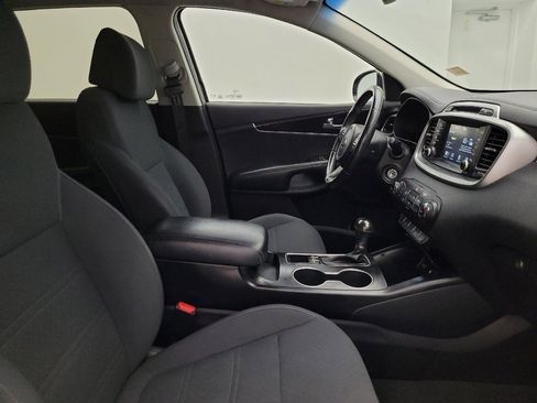 Used 2017 Kia Sorento LX w/ LX Convenience Package image 21