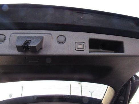 Used 2018 Chevrolet Equinox LT w/ Sun & Infotainment Package image 28