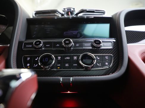 New 2025 Bentley Bentayga image 42