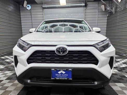 Used 2025 Toyota RAV4 LE AWD/4WD image 4