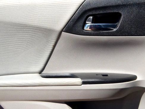 Used 2017 Honda Accord LX image 22