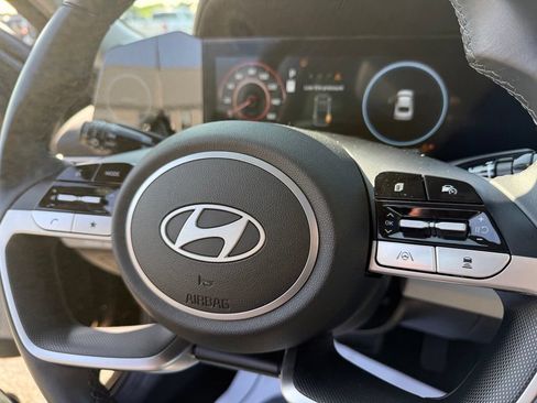 Used 2025 Hyundai Elantra Limited FWD image 27